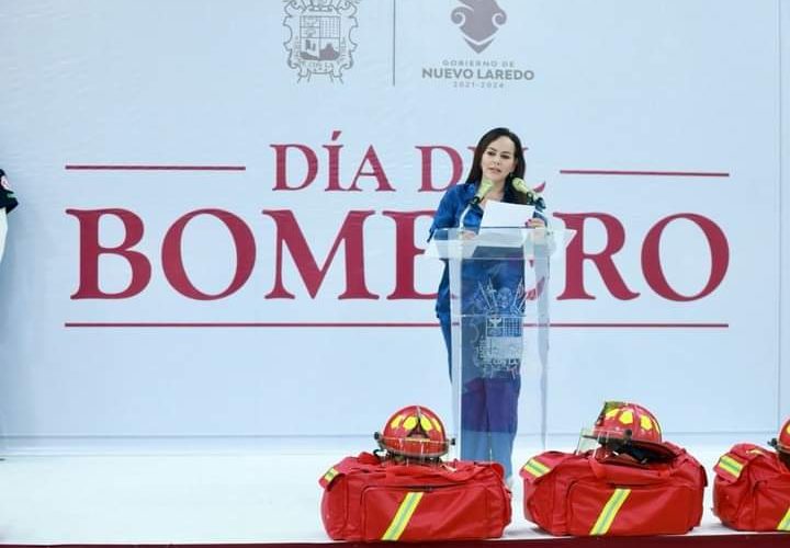 Reconoce Gobierno Municipal a bomberos y entrega nuevo equipamiento