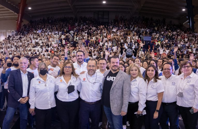 La UAT comprometida en formar estudiantes y egresados exitosos: Rector