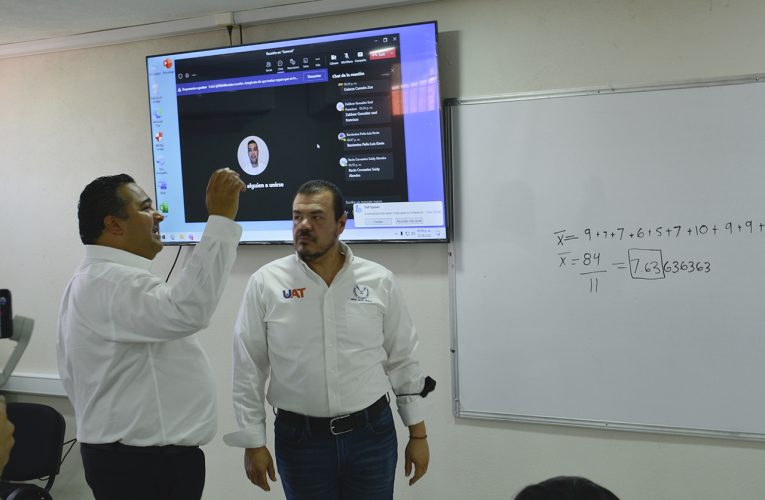 Entrega Rector de la UAT en Nuevo Laredo equipamiento de aulas digitales