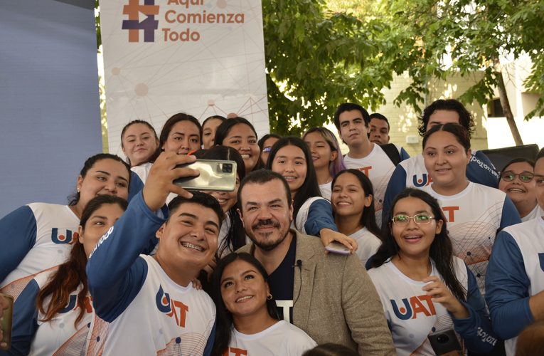 Rector de la UAT recibe a nuevos universitarios en Ciudad Mante