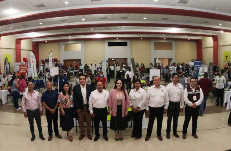 Municipio facilita la incorporación al sector laboral a jóvenes con Feria de Empleo