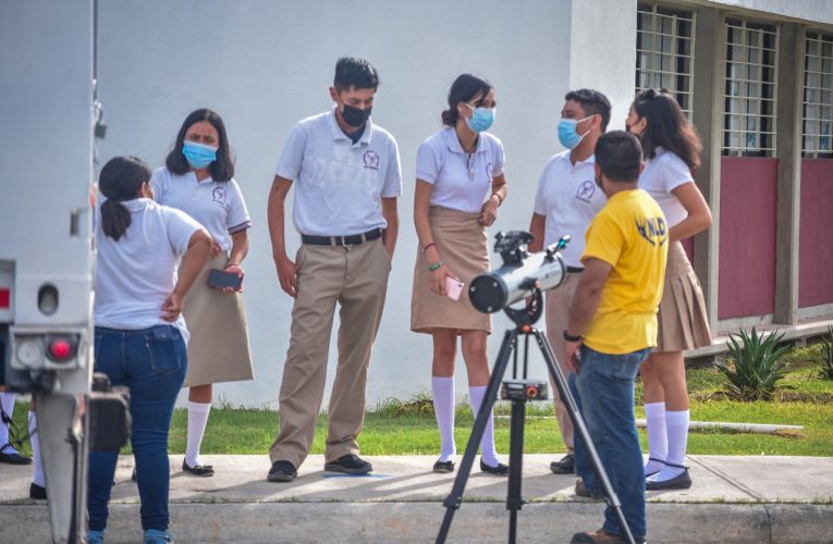 Lleva la UTNL el proyecto “Ciencias Sobre Ruedas” a la Preparatoria Municipal “José  Vasconcelos”