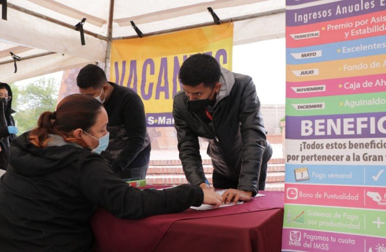 Ciudadanos encuentran opción laboral con programas municipales