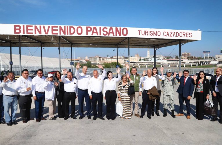 Dan bienvenida a paisanos alcaldesa y autoridades federales; recorren Pabellón Turístico