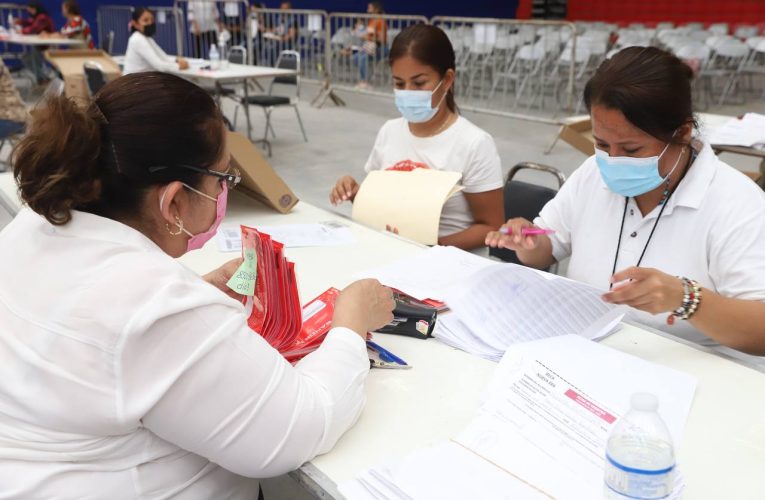 Anuncia Gobierno Municipal fechas de entrega para tarjeta bancaria de beca Una Nueva Era