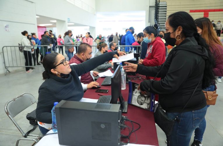 Amplían plazo para entrega de tarjetas bancarias de beca Una Nueva Era; será por medio de fichas