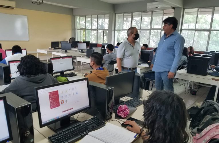 Tiene el CONALEP de Nuevo Laredo otra aula de cómputo