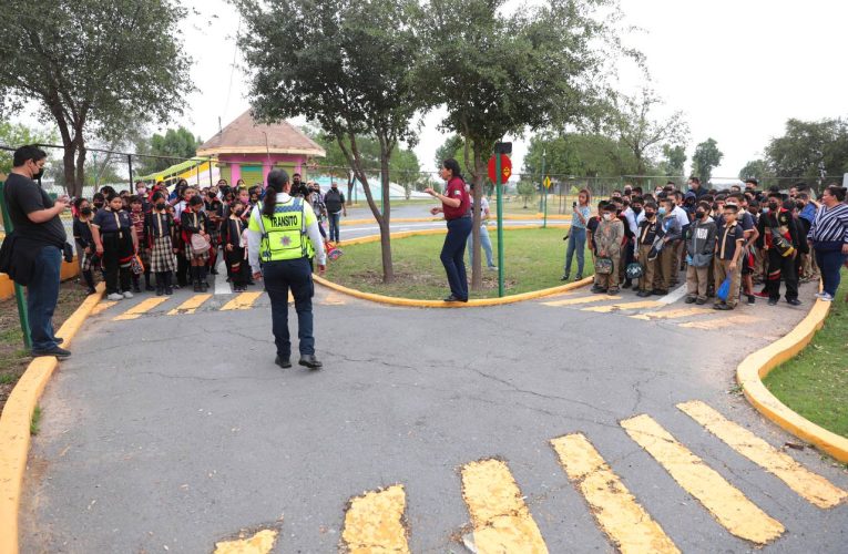 Alumnos de primaria aprenden sobre cultura vial