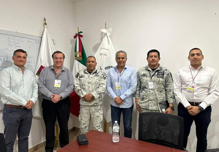 Transportistas se reúnen con representantes de Aduana de México