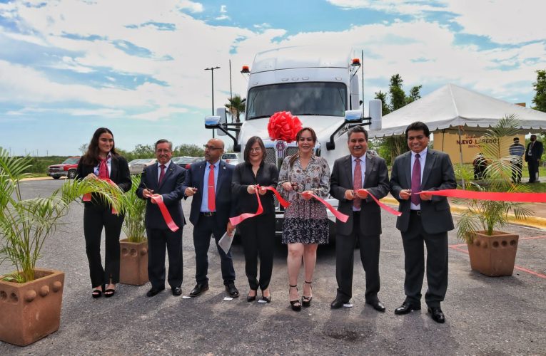 Dona Kenworth tracto-camión a la UT de Nuevo Laredo