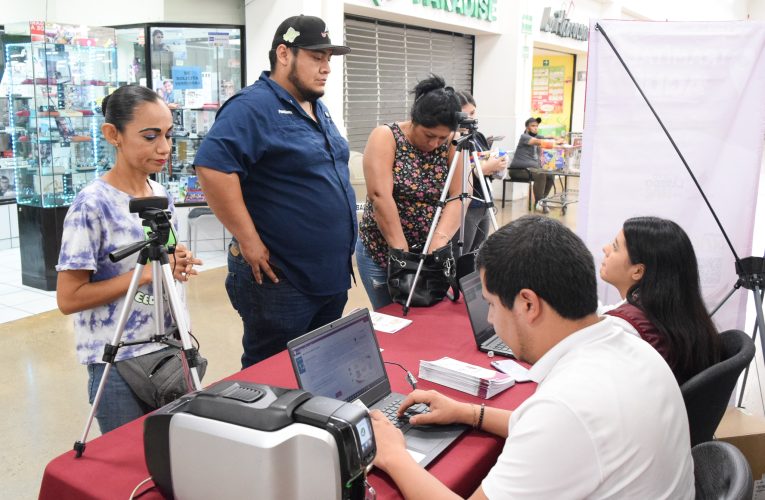 Aprovechan ciudadanos descuentos con tarjeta UNE