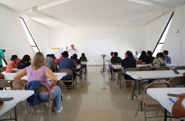 Apoya Gobierno Municipal a jóvenes emprendedores con curso de habilidades gerenciales