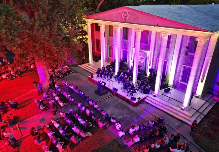 Engalana Centenaria Banda de Música Municipal jardines de Casa Longoria