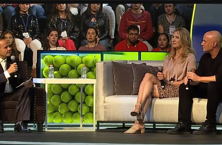 Steffi Graf y Andre Agassi dan lección de perseverancia a jóvenes becarios de Telmex-Telcel