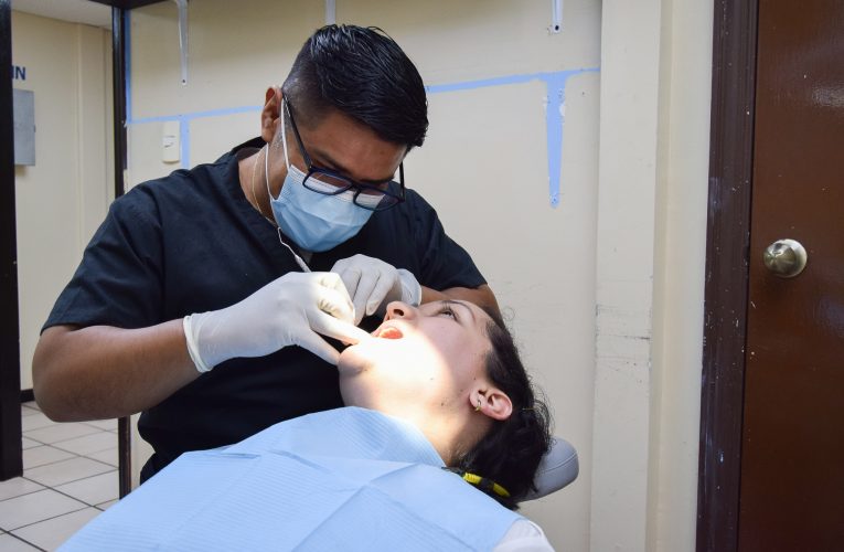 Anuncian consultas dentales gratuitas en Clínicas UNE durante septiembre