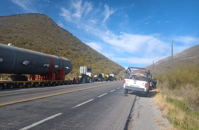 Circulación cerrada en ambos sentidos de la Carretera Federal 101 por paso de calderas