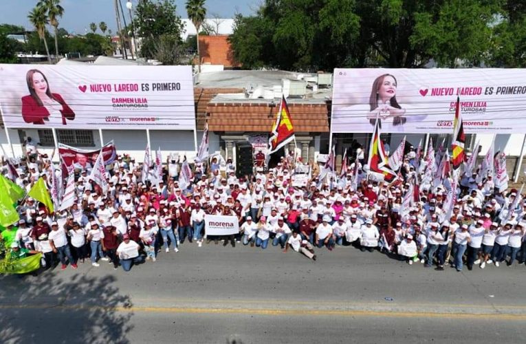 Se unen cientos de neolaredenses a pegoteo en apoyo a Carmen Lilia Canturosas