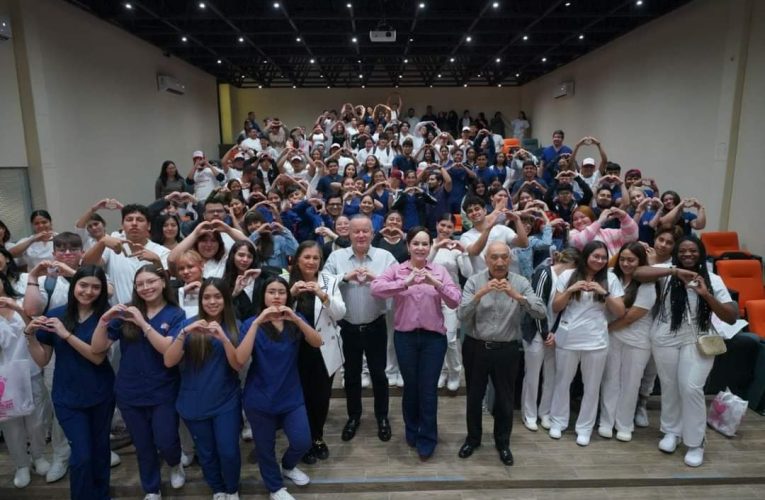 Respaldan estudiantes de medicina proyecto de Carmen Lilia Canturosas