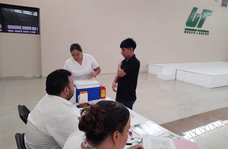 Lleva el IMSS campaña de vacunación a la UT de Nuevo Laredo