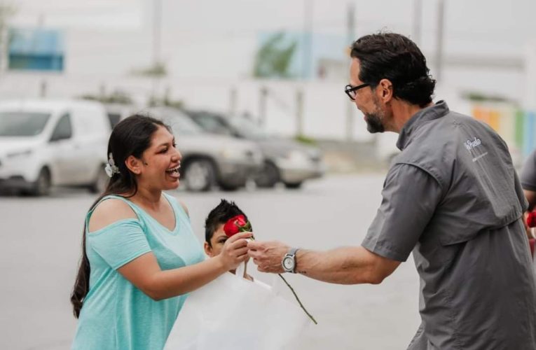 Se compromete Héctor Canales con las madres, en su día