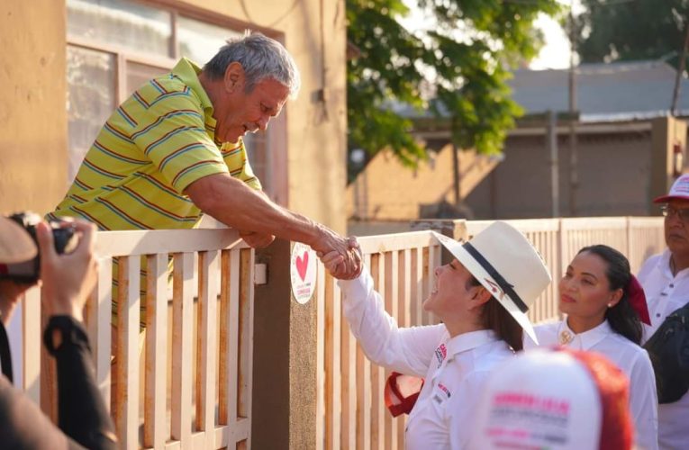 Recorre Carmen Lilia Canturosas junto a Cristanell Zamora y grupo de priístas colonia Guerrero