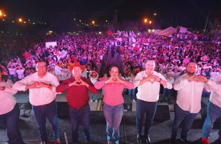 Dan respaldo a Carmen Lilia Canturosas Miles de familias del Distrito III