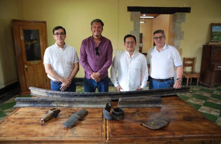 Donan arqueólogos piezas antiguas de ferrocarril a Archivo General del Municipio