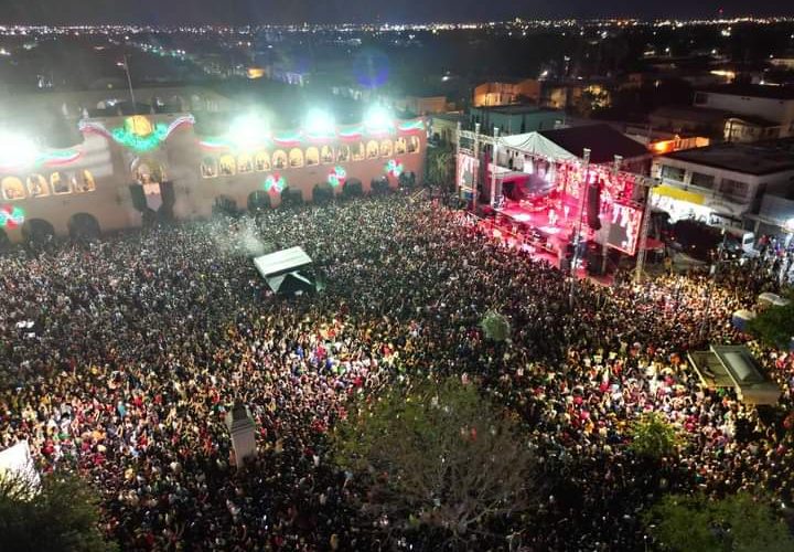 Vibran más de 30 mil neolaredenses en Ceremonia del Grito de la Independencia de México y concierto de Gloria Trevi